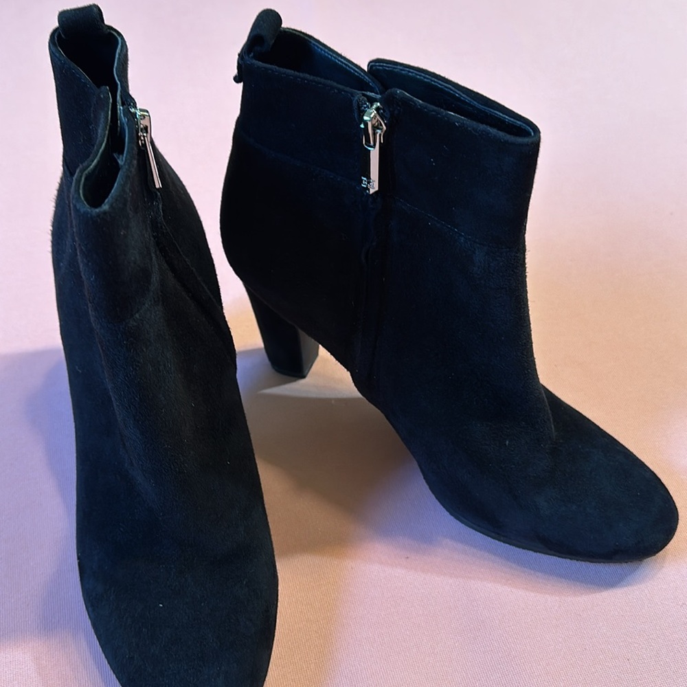 New Sam Edelman Suede Ankle Boots. Black. Size 9.